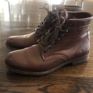 Frye Lace-up boots - size 6